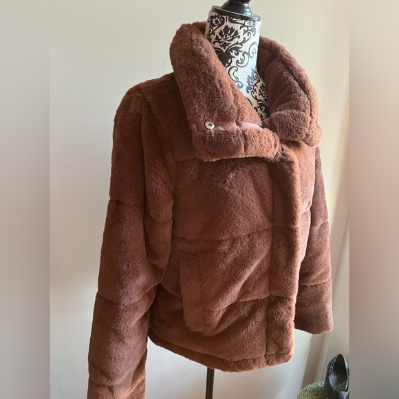 Abercrombie & Finch The A&F Mini Puffer Faux-Fur Jacket Size medium - Picture 3 of 8